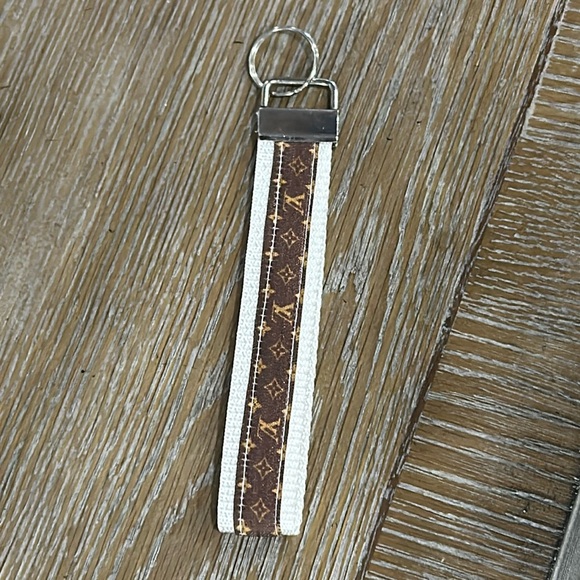 NWT INSPIRED KEYCHAIN - Picture 1 of 3